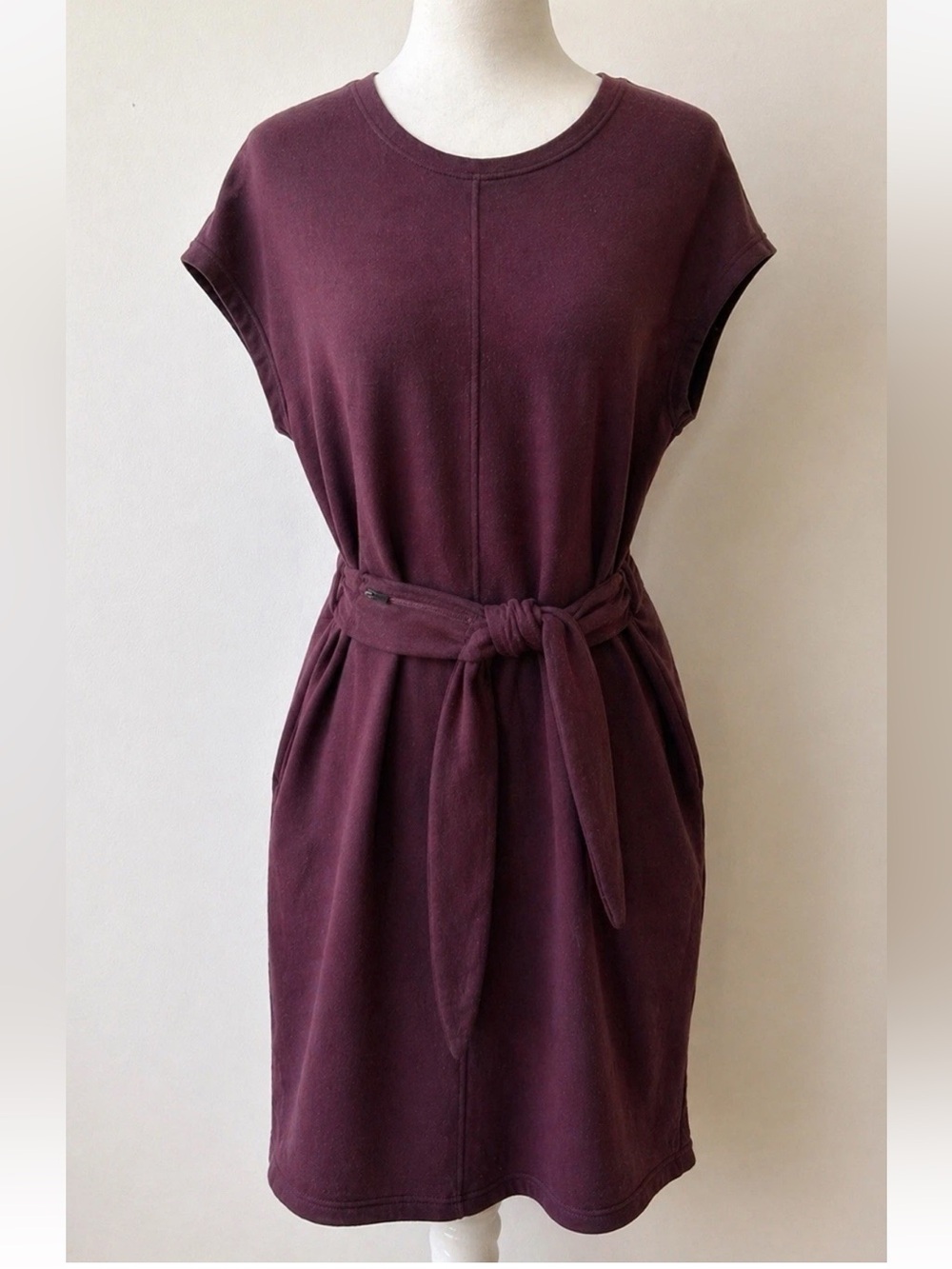 Athleta Tie Waist Knit Dress Womens Small Burgundy Short Sleeve Pockets